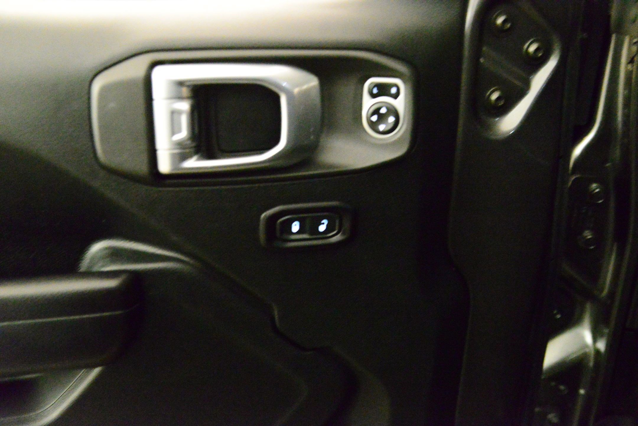 Used 2018 Jeep Wrangler Rubicon w/ Cold Weather Group image 11