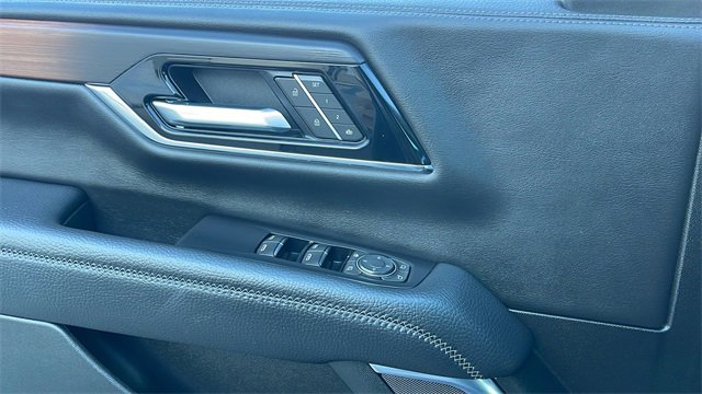 Used 2025 GMC Yukon XL Denali image 28