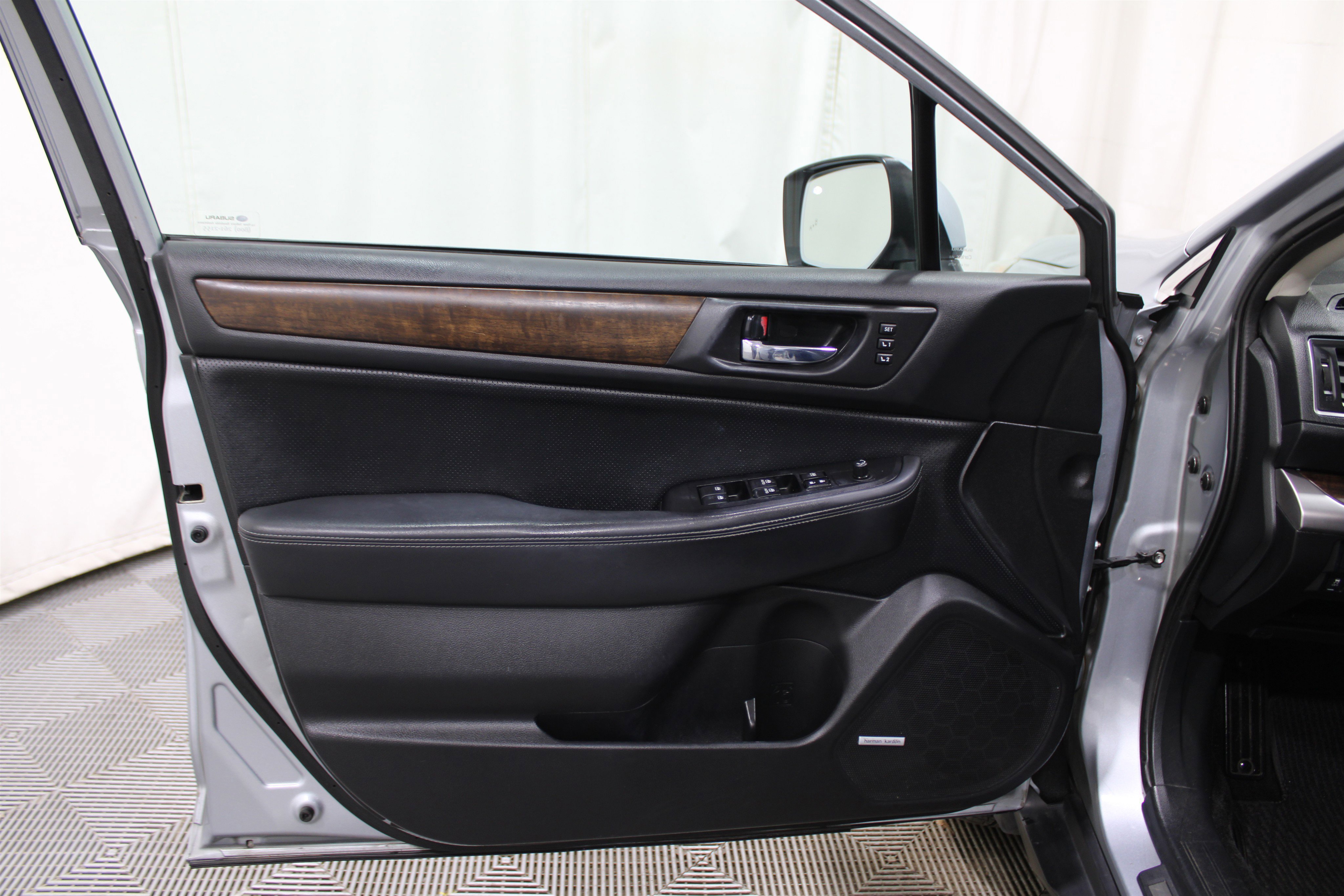 Used 2015 Subaru Outback 3.6R Limited w/ Popular Package #4 image 6