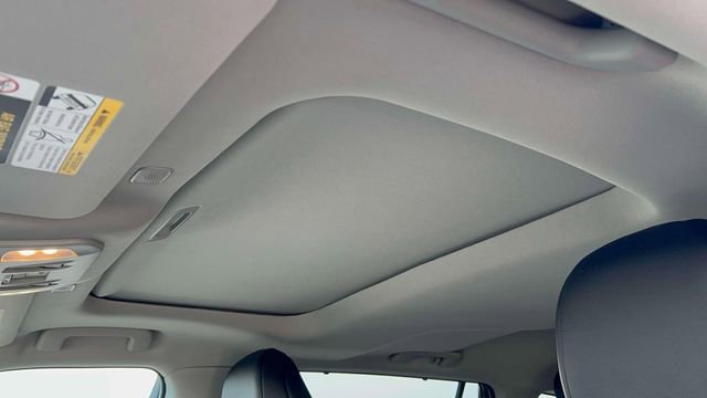 Used 2024 Toyota Highlander XLE AWD/4WD image 19