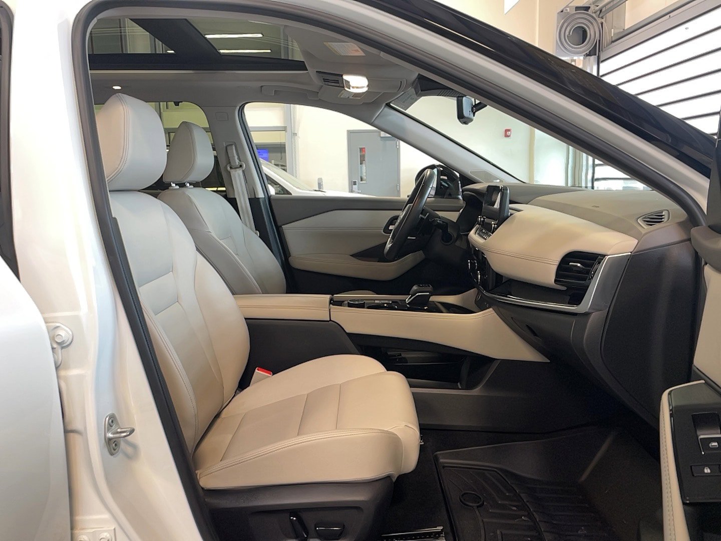 Used 2023 Nissan Rogue SL w/ SL Premium Package AWD/4WD image 10