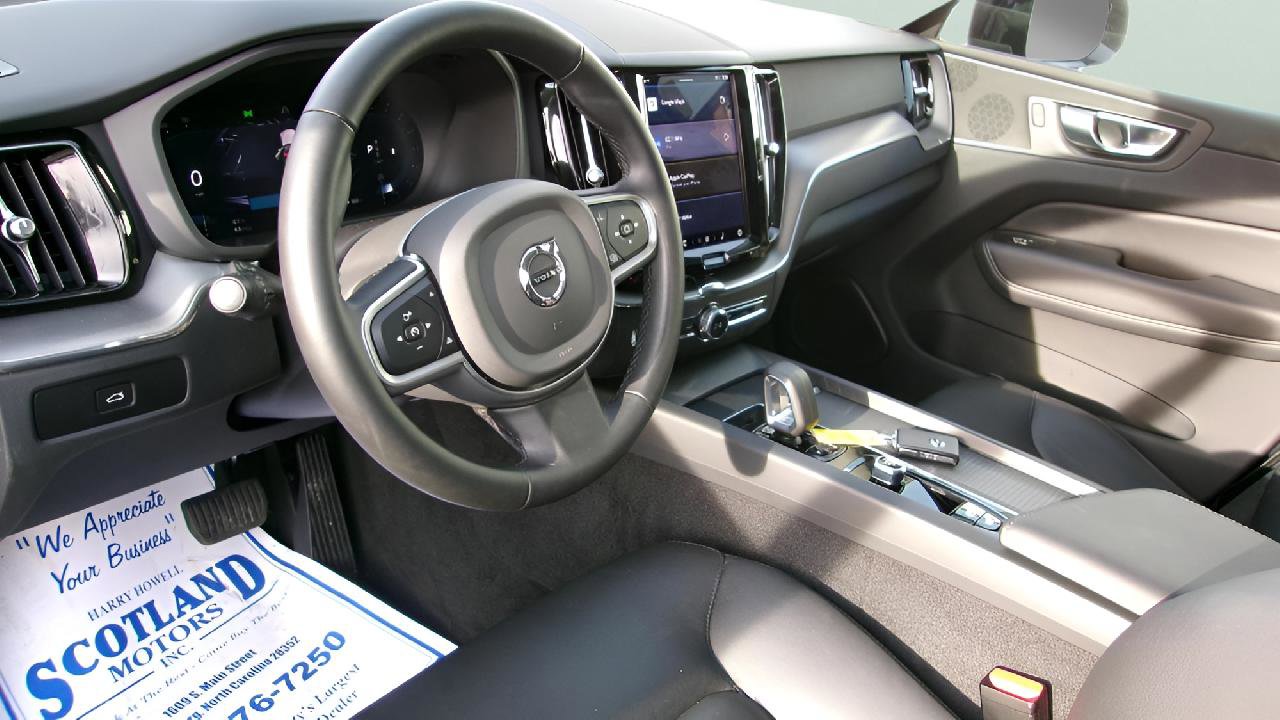 Used 2025 Volvo XC60 B5 Core AWD/4WD image 12