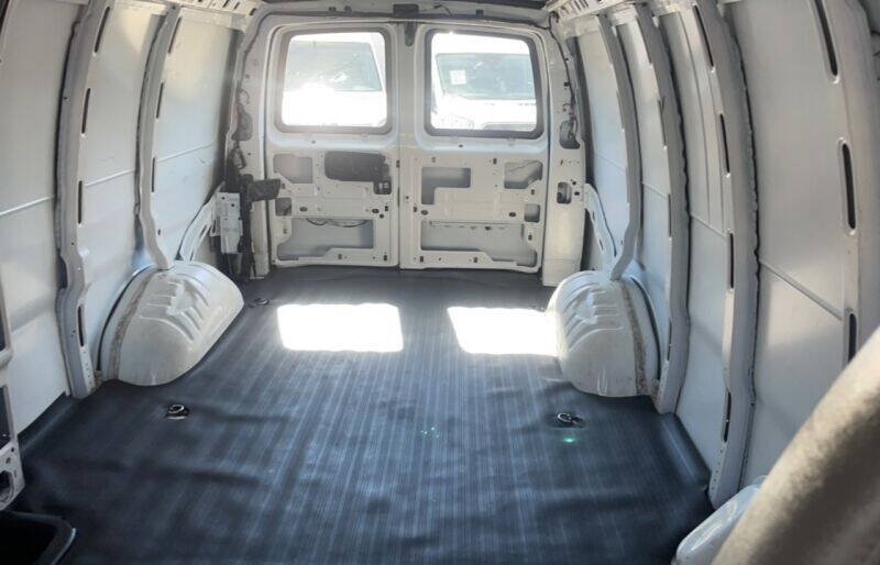 Used 2019 Chevrolet Express 2500 Extended w/ Driver Convenience Package RWD image 10
