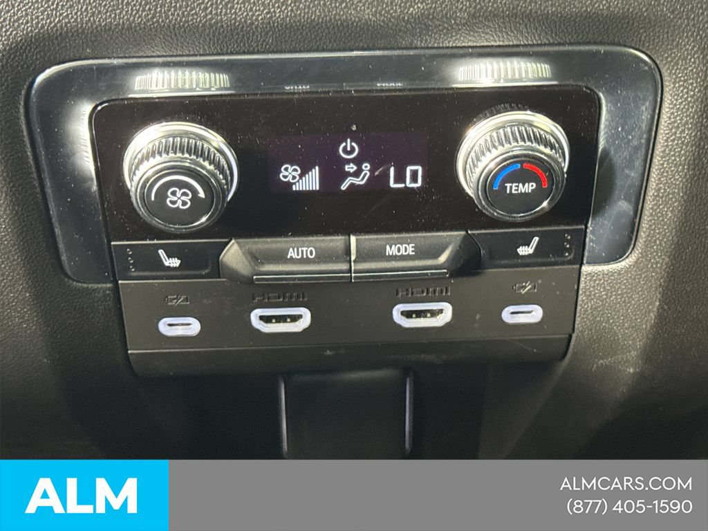 Used 2024 GMC Yukon Denali w/ Advanced Technology Package AWD/4WD image 27