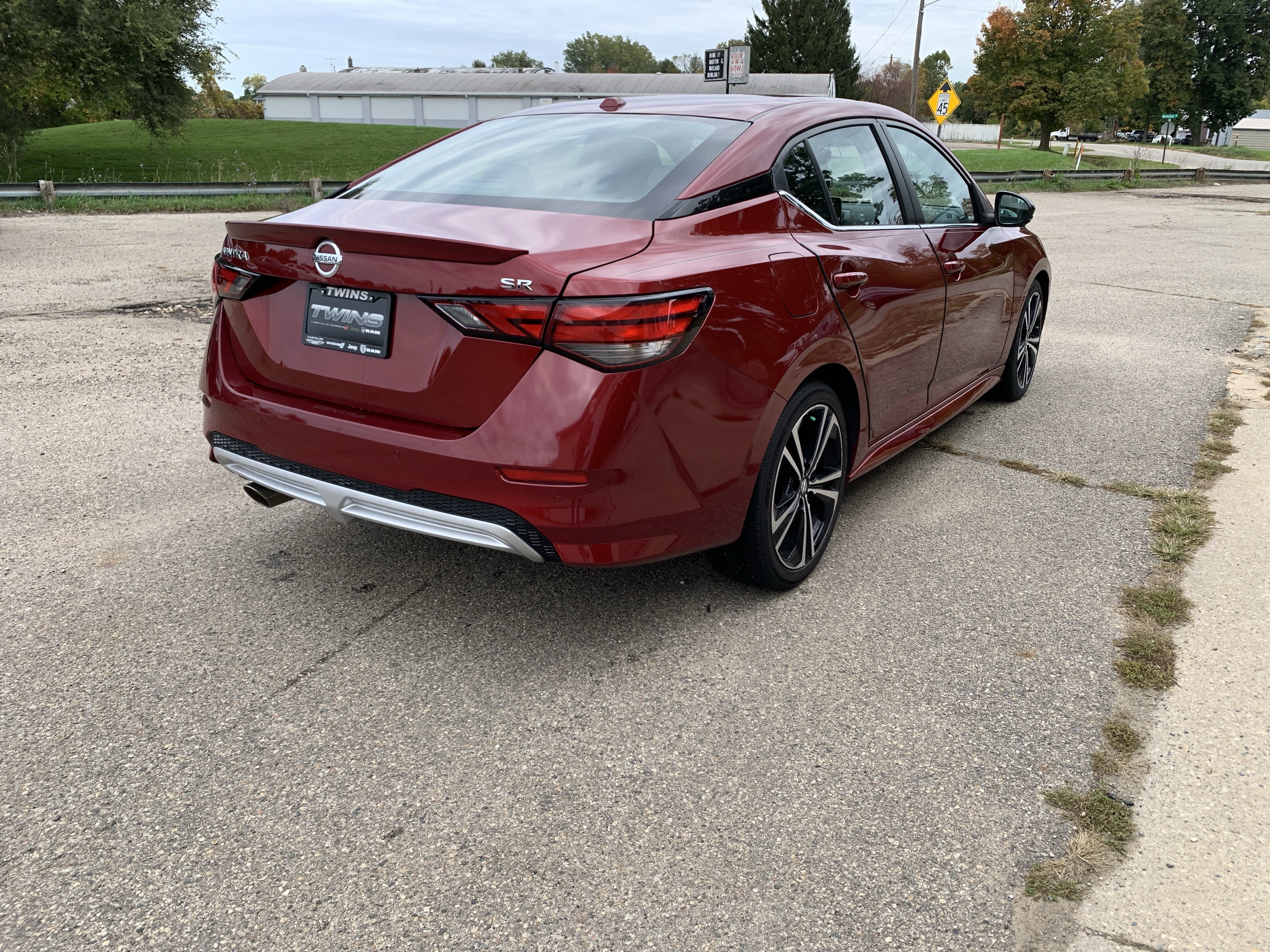 Used 2023 Nissan Sentra SR w/ SR Premium Package FWD image 3