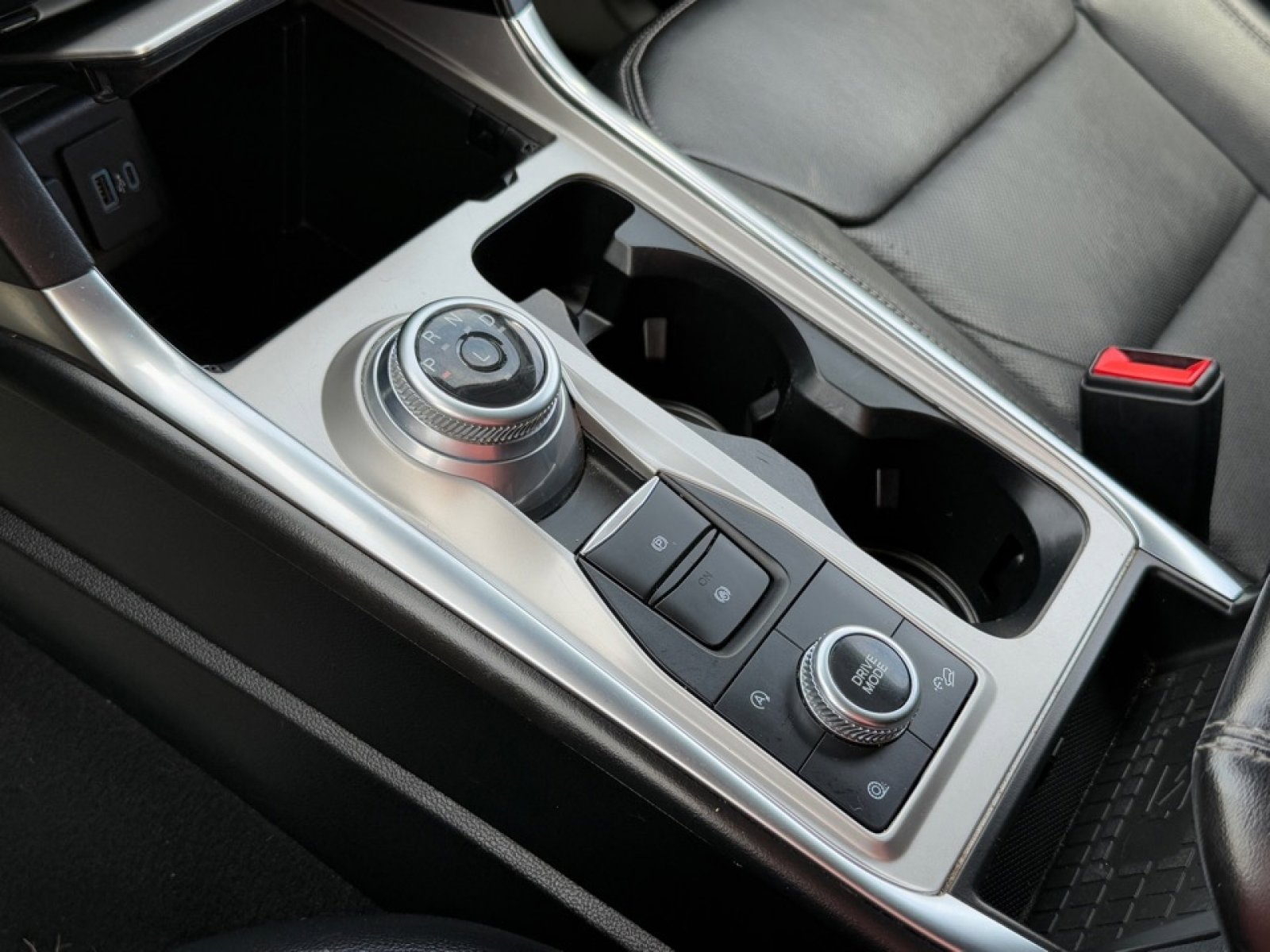 Used 2021 Ford Explorer Limited image 32