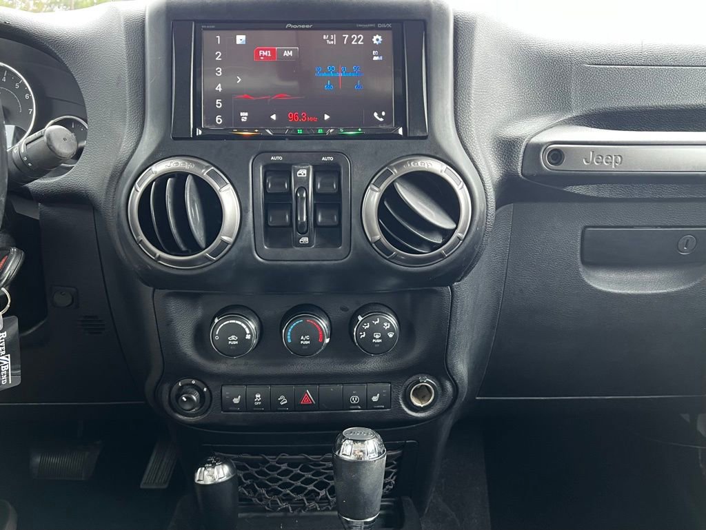 Used 2018 Jeep Wrangler Unlimited Sahara image 23