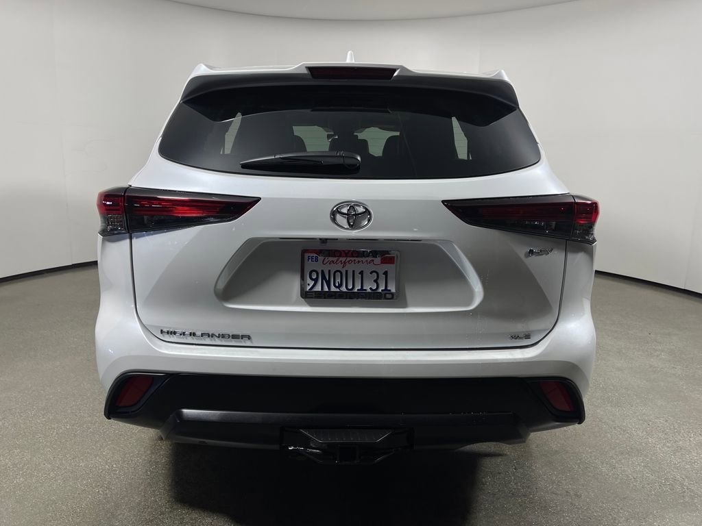 Certified 2025 Toyota Highlander XLE image 4