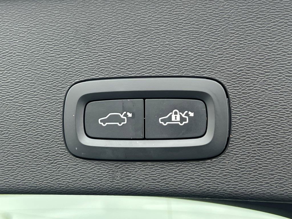 Certified 2023 Volvo C40 P8 Recharge Ultimate image 18