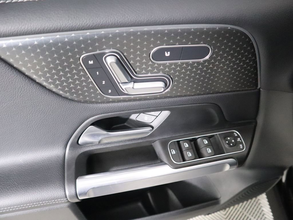 Certified 2025 Mercedes-Benz GLB 250 image 23
