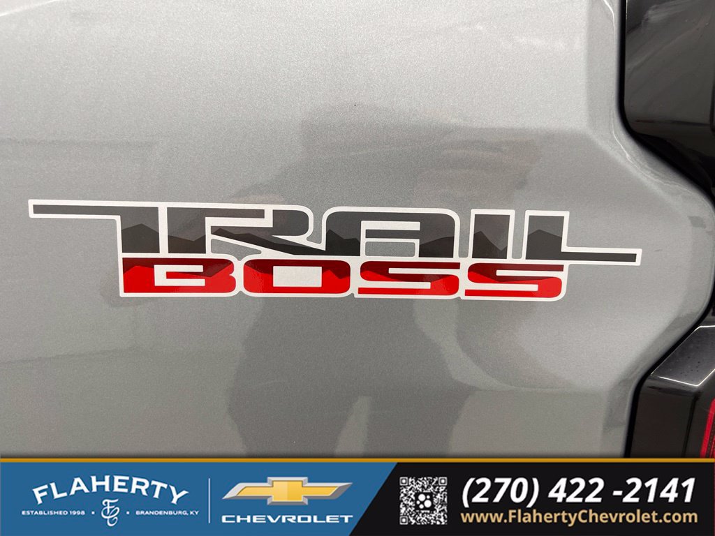 Used 2025 Chevrolet Colorado Trail Boss AWD/4WD image 18