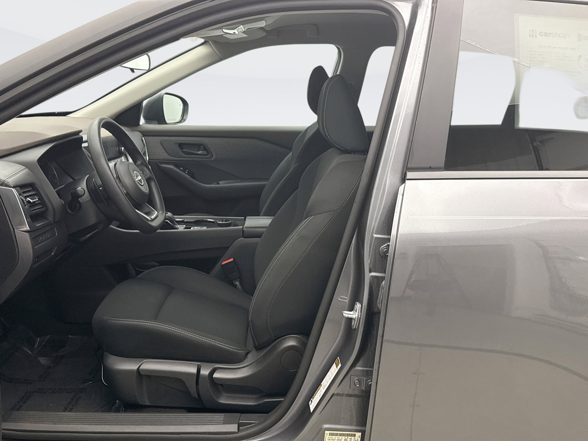 Used 2023 Nissan Rogue S image 11