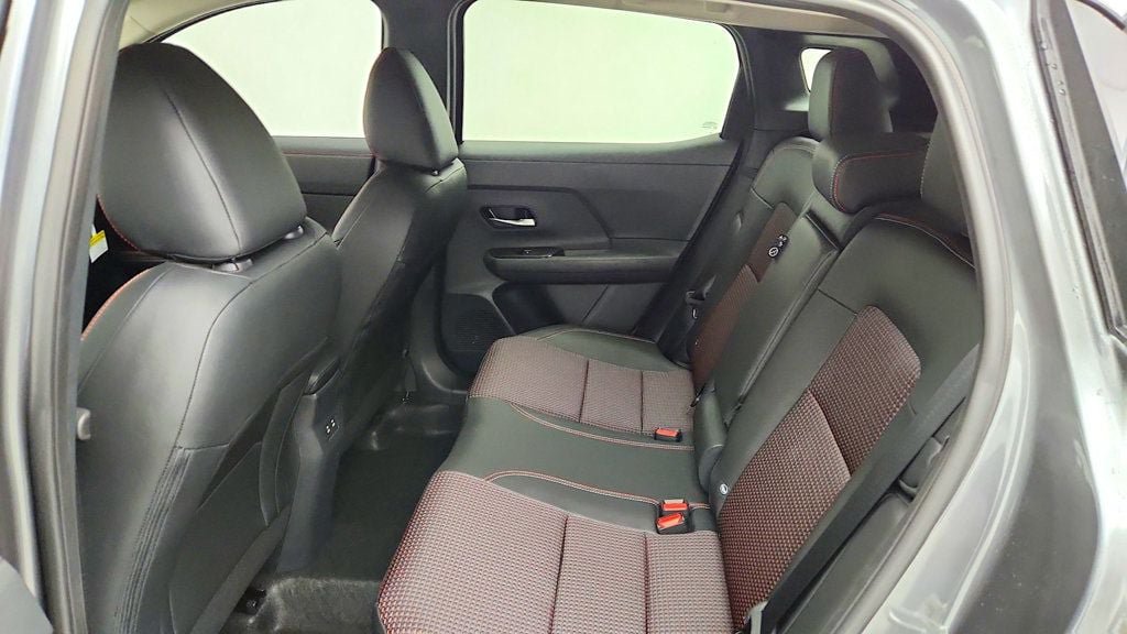 Used 2026 Nissan Kicks SR FWD image 19