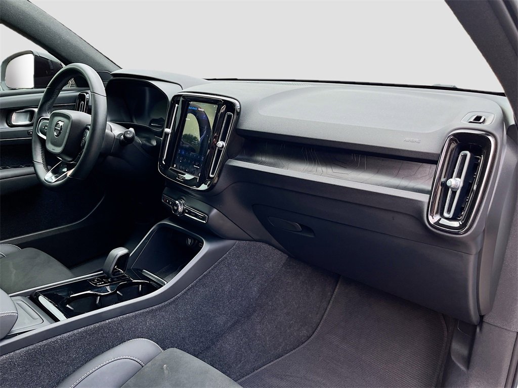 Used 2023 Volvo XC40 Recharge Ultimate image 30