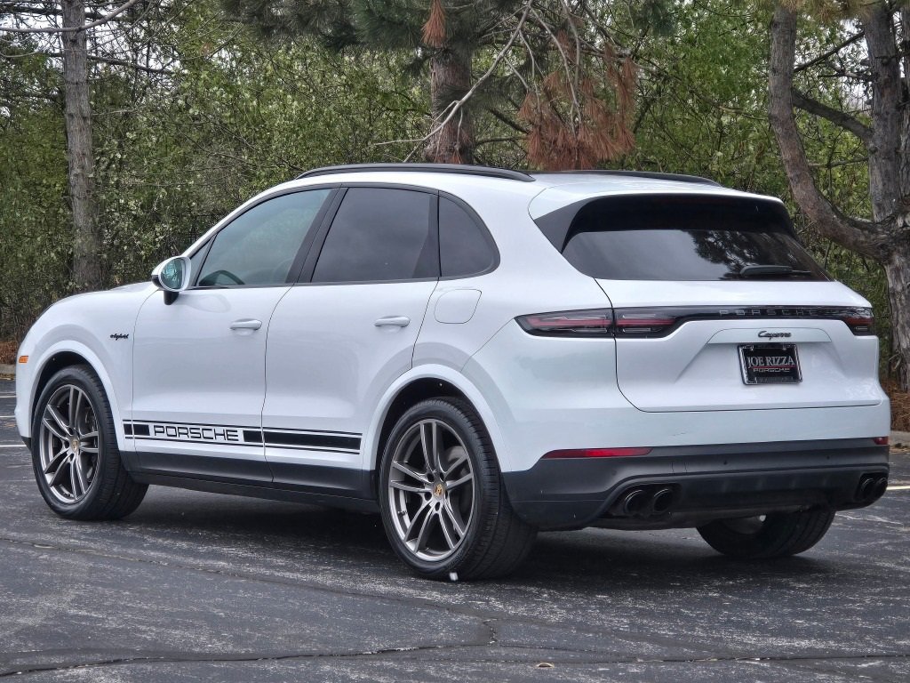Used 2023 Porsche Cayenne Platinum Edition image 3