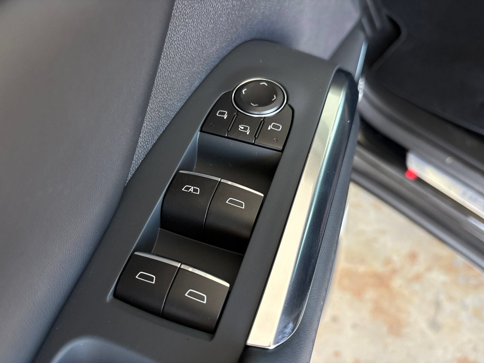 New 2027 Chevrolet Traverse RS FWD image 12