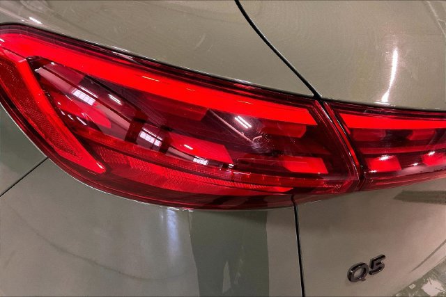 Certified 2025 Audi Q5 Premium w/ Convenience Package AWD/4WD image 29