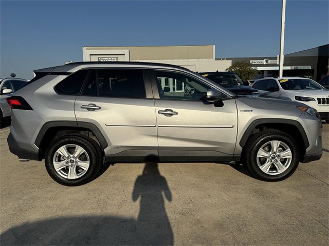 Used 2021 Toyota RAV4 XLE w/ Convenience Package image 3