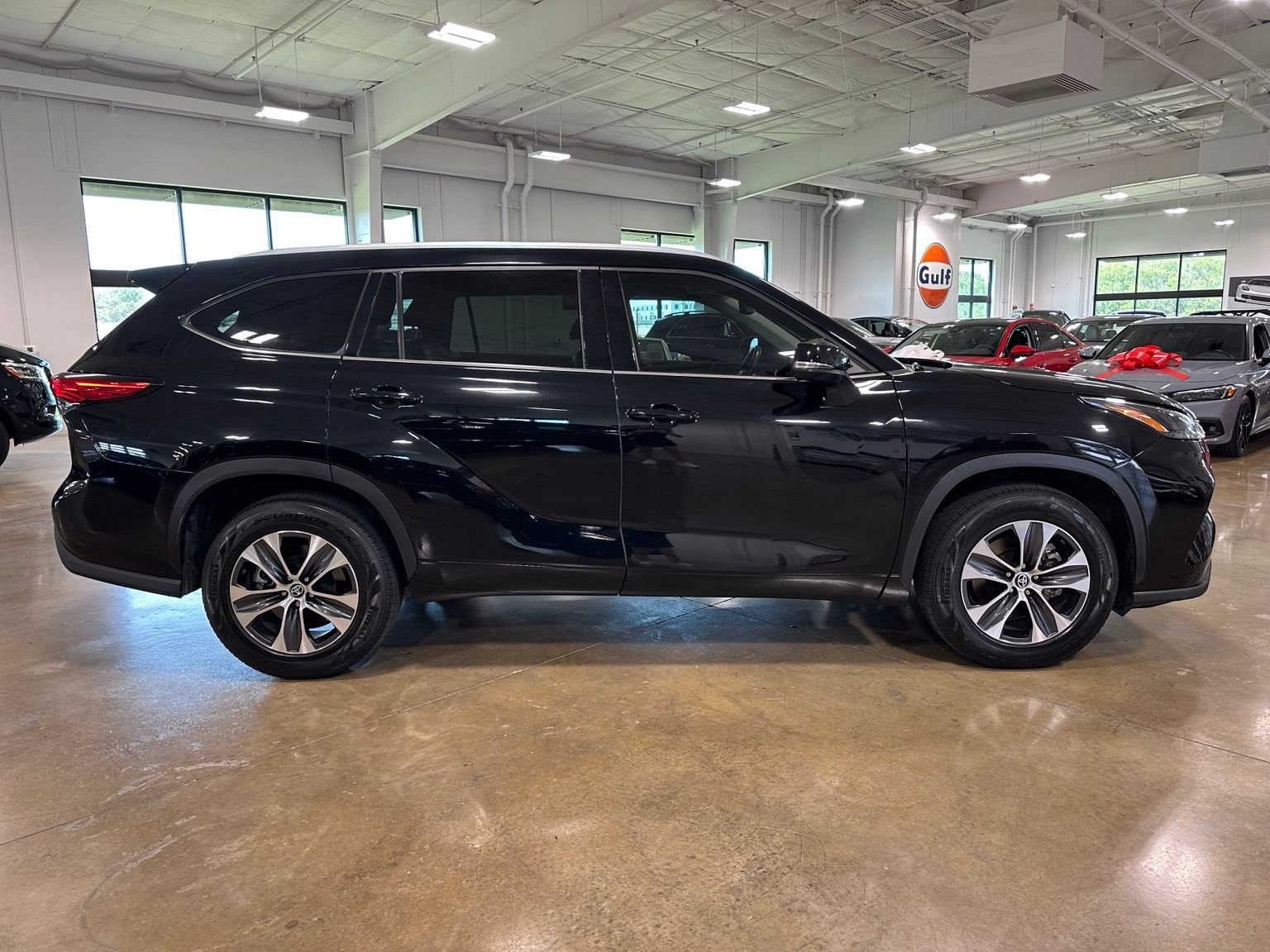 Used 2022 Toyota Highlander XLE FWD image 9