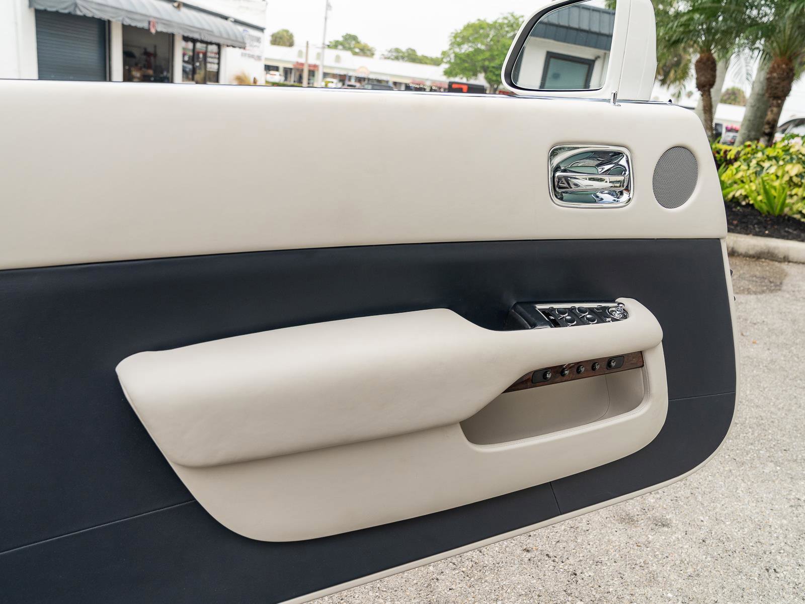 Used 2017 Rolls-Royce Dawn image 50