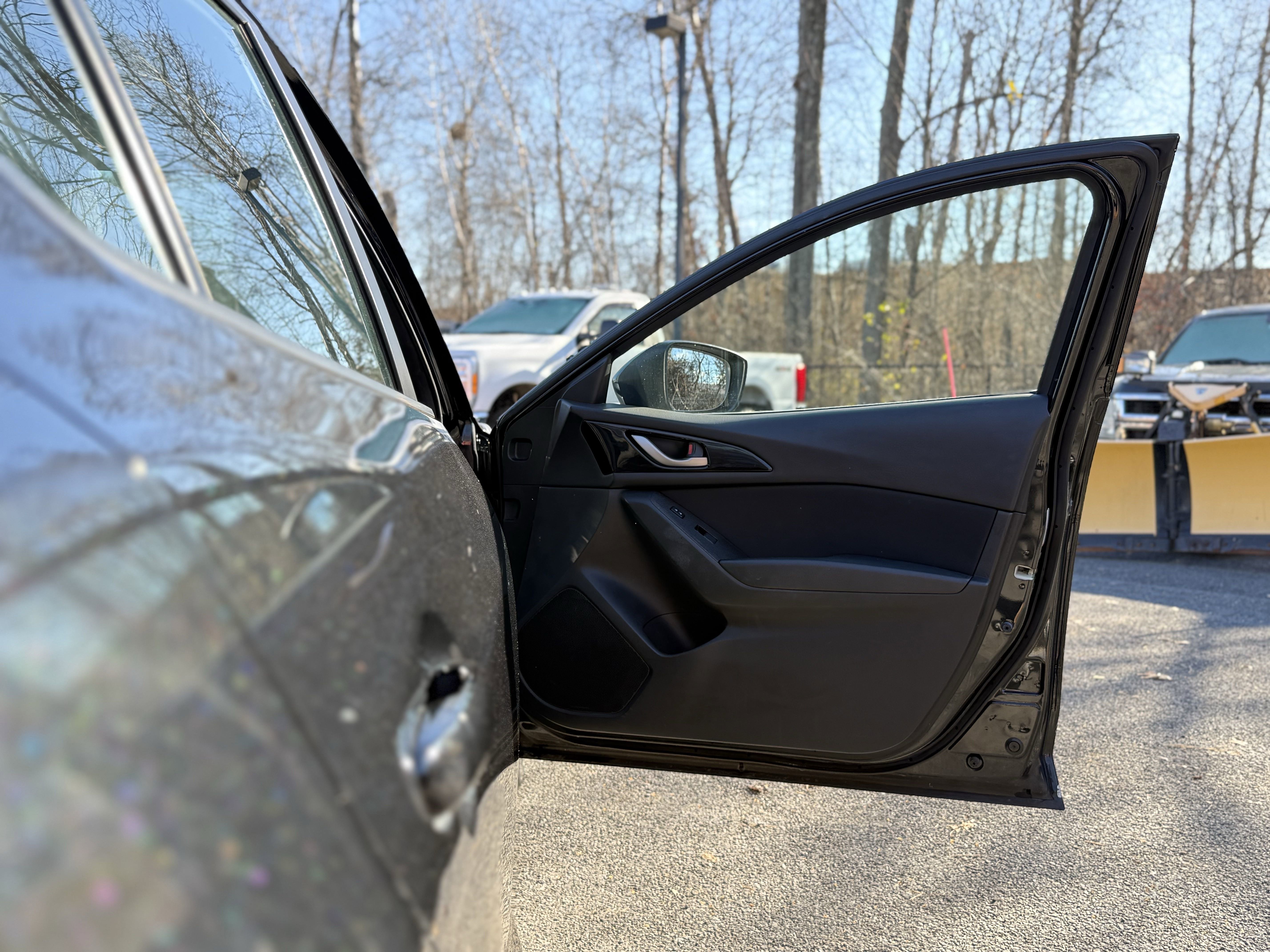 Used 2014 MAZDA MAZDA3 i Sport image 32