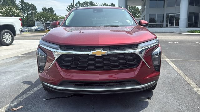 Used 2025 Chevrolet Trax LT w/ LT Convenience Package FWD image 2