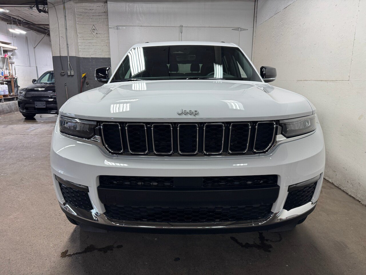 Used 2025 Jeep Grand Cherokee L Limited w/ Trailer Tow Package AWD/4WD image 5