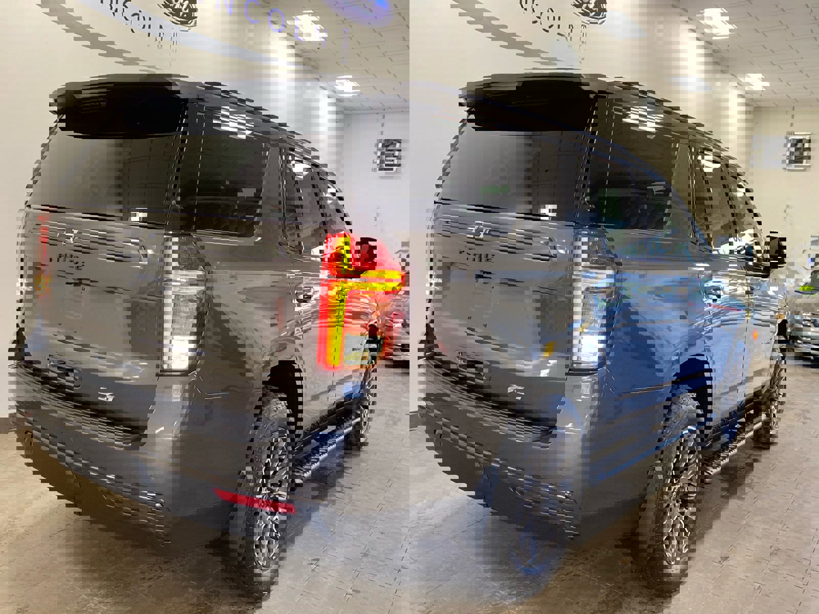 Used 2021 Chevrolet Tahoe Z71 w/ Z71 Signature Package image 7