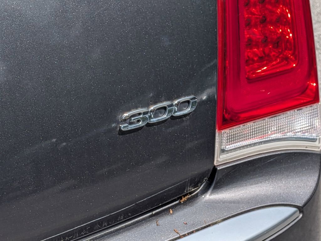 Used 2018 Chrysler 300 Touring w/ Chrome Appearance Package RWD image 12