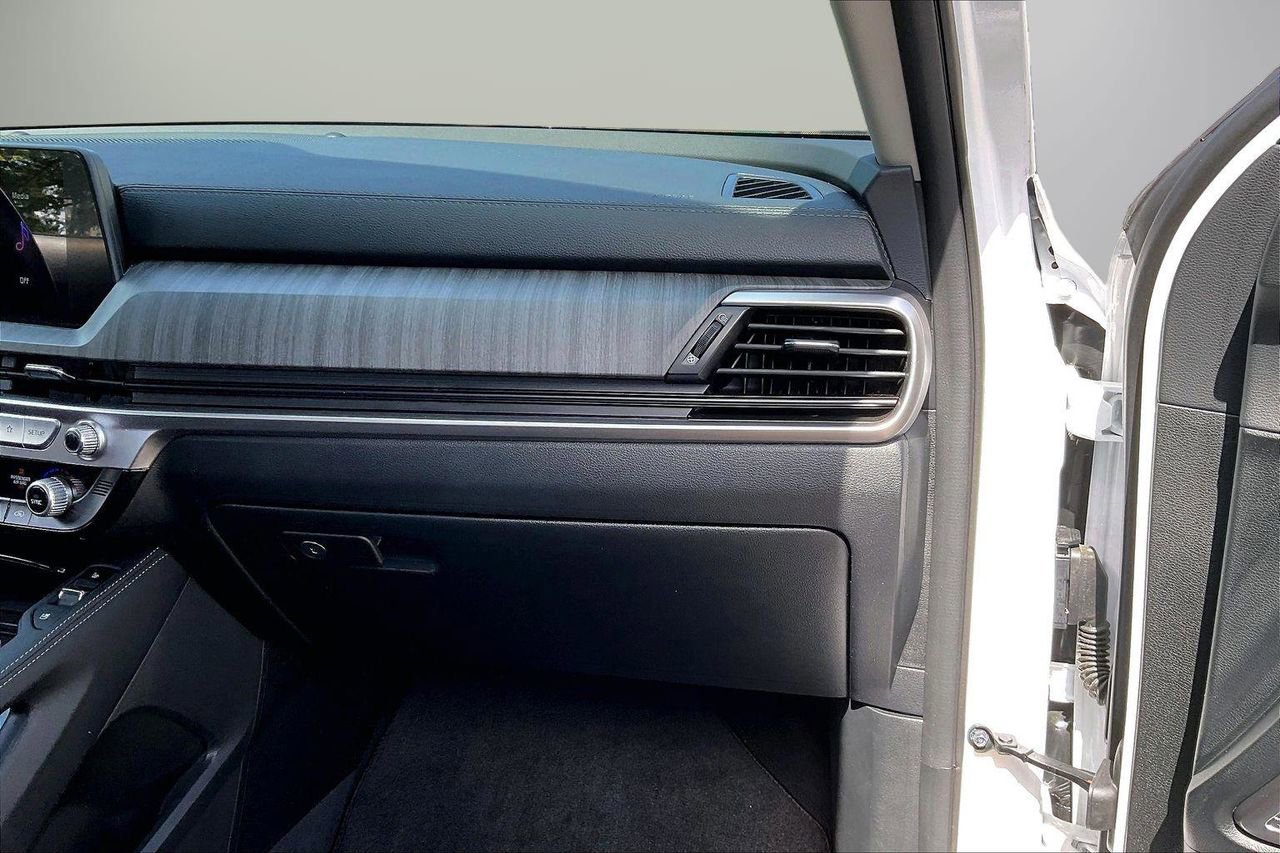 Used 2025 Kia Telluride EX w/ EX Captain's Chair Package FWD image 22