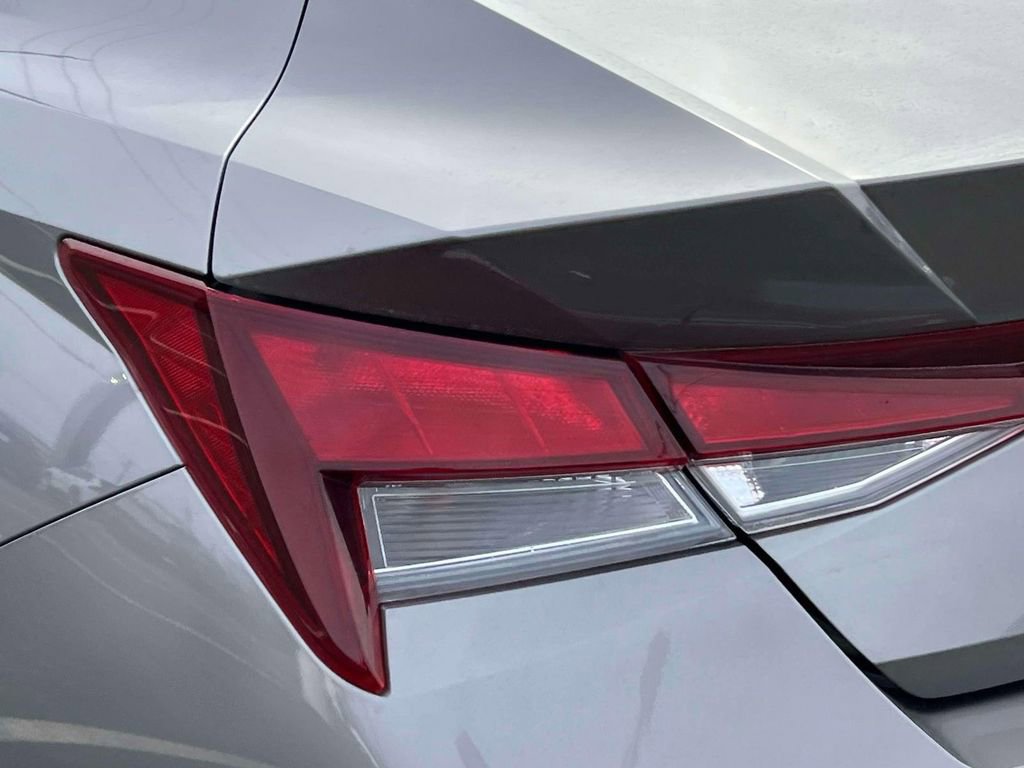Used 2023 Hyundai Elantra SEL image 12