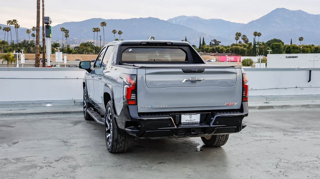 Used 2025 Chevrolet Silverado EV RST AWD/4WD image 7
