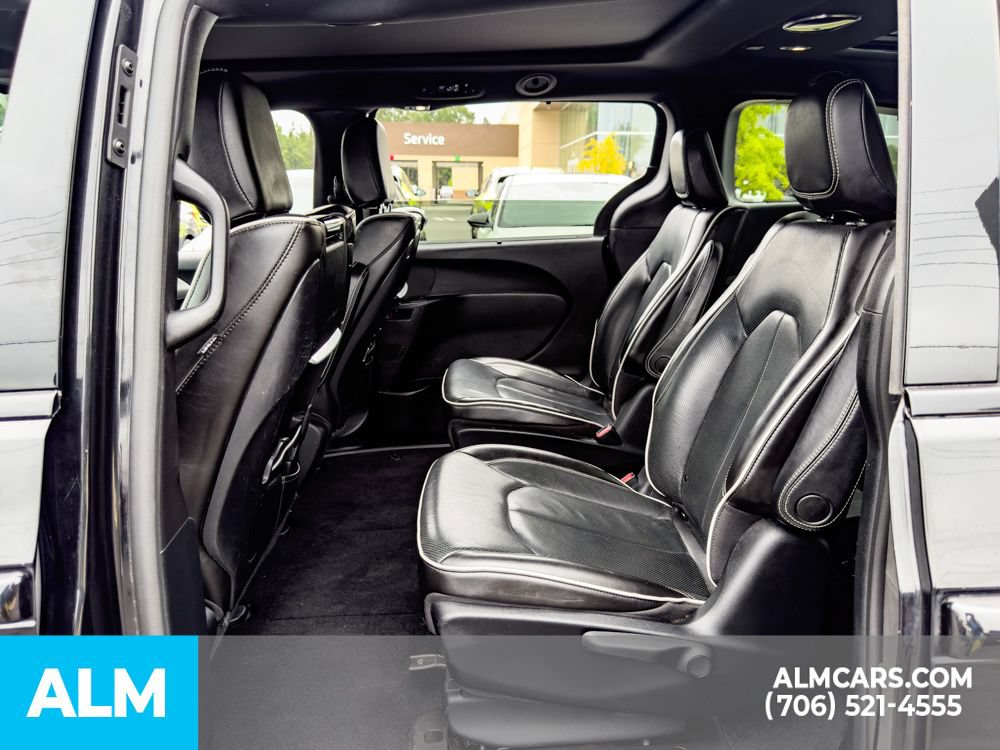 Used 2021 Chrysler Pacifica Limited w/ Uconnect Theater Family Group FWD image 12