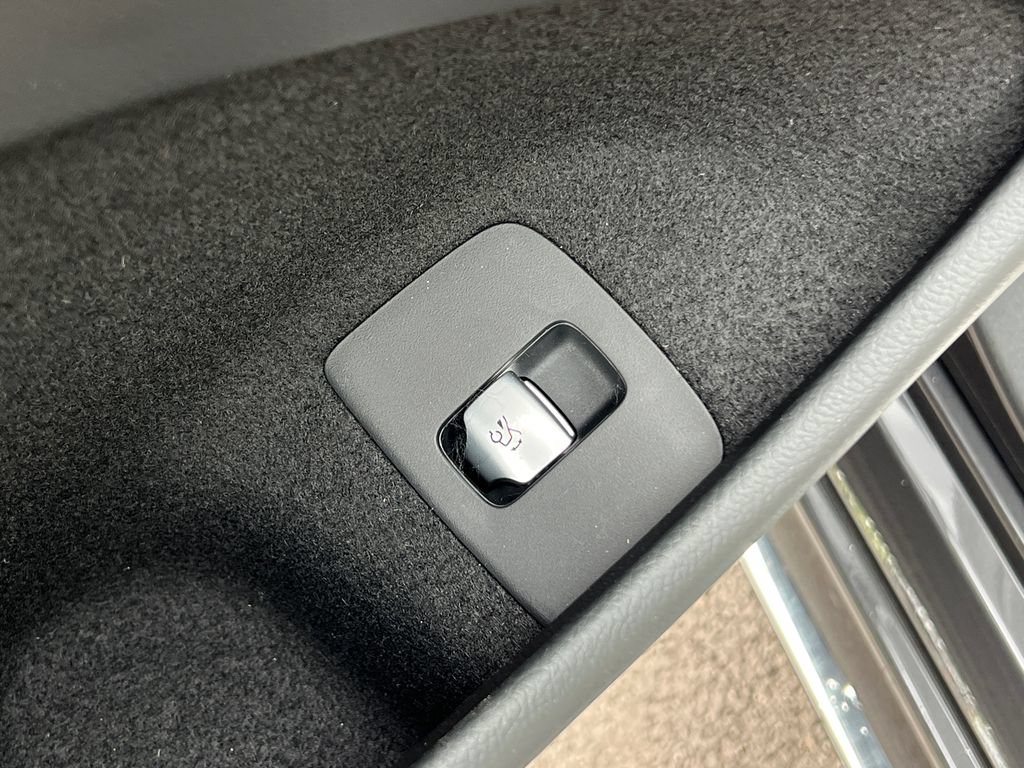 New 2026 Mercedes-Benz E 350 4MATIC Sedan image 13