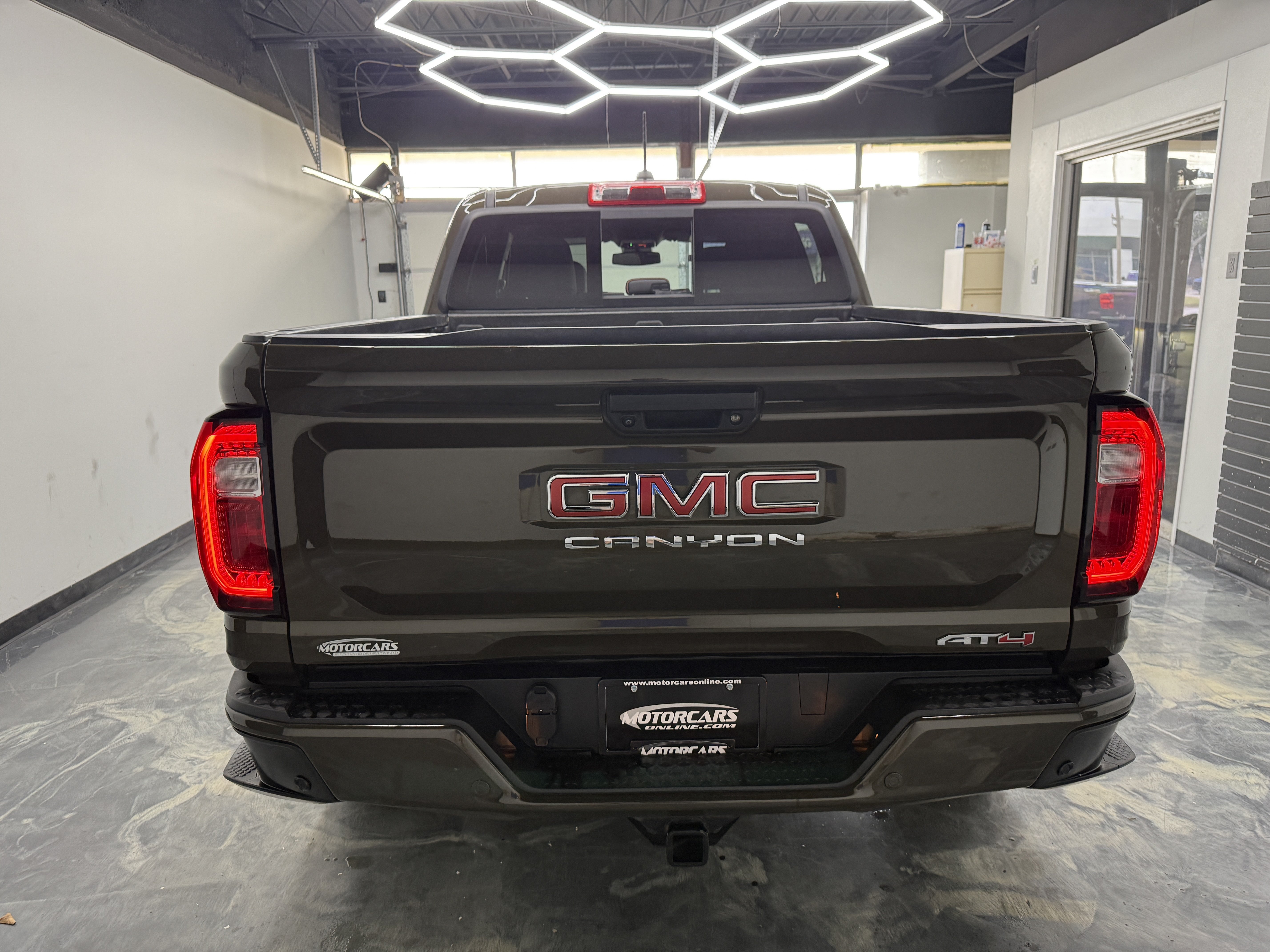 Used 2024 GMC Canyon AT4 w/ AT4 Premium Package AWD/4WD image 4