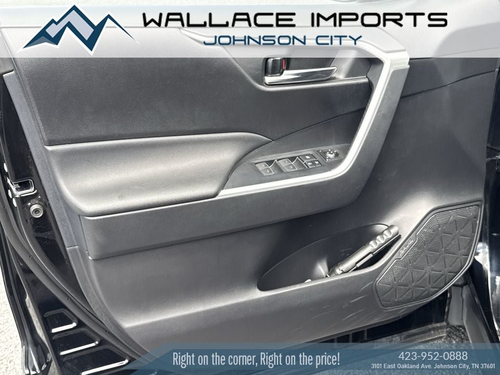 Used 2023 Toyota RAV4 XLE AWD/4WD image 13