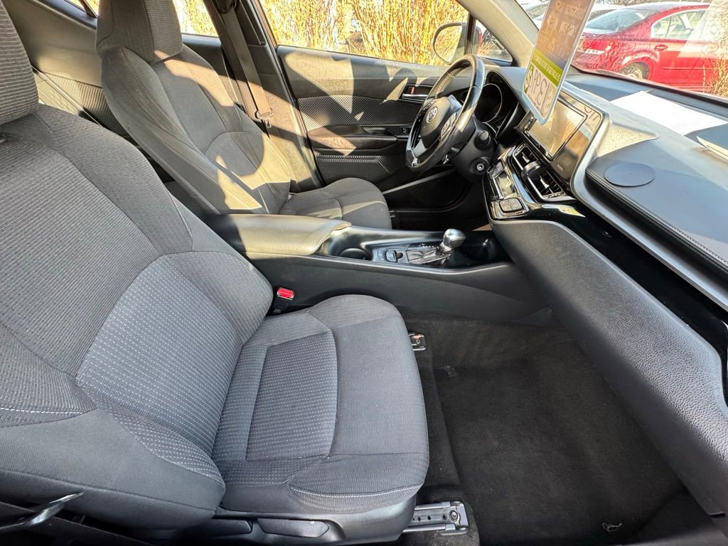 Used 2018 Toyota C-HR XLE image 12