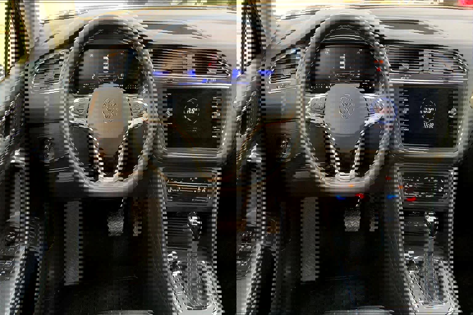 Used 2024 Volkswagen Tiguan SE image 5