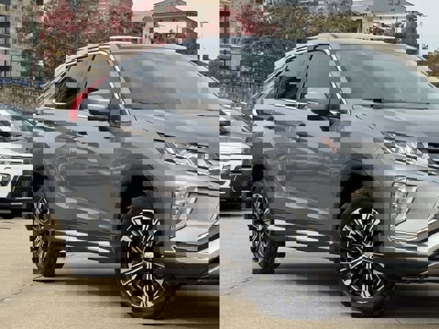 Used 2018 Mitsubishi Eclipse Cross SE image 3