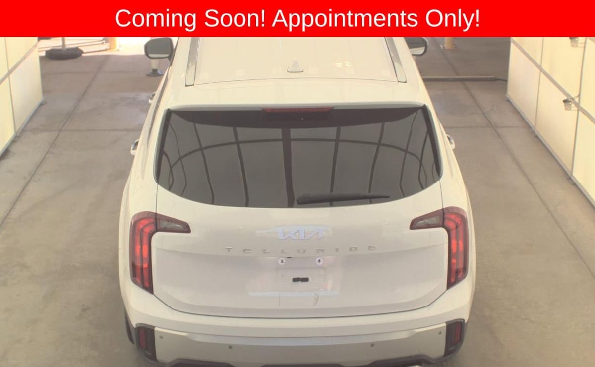 Used 2024 Kia Telluride S FWD image 3