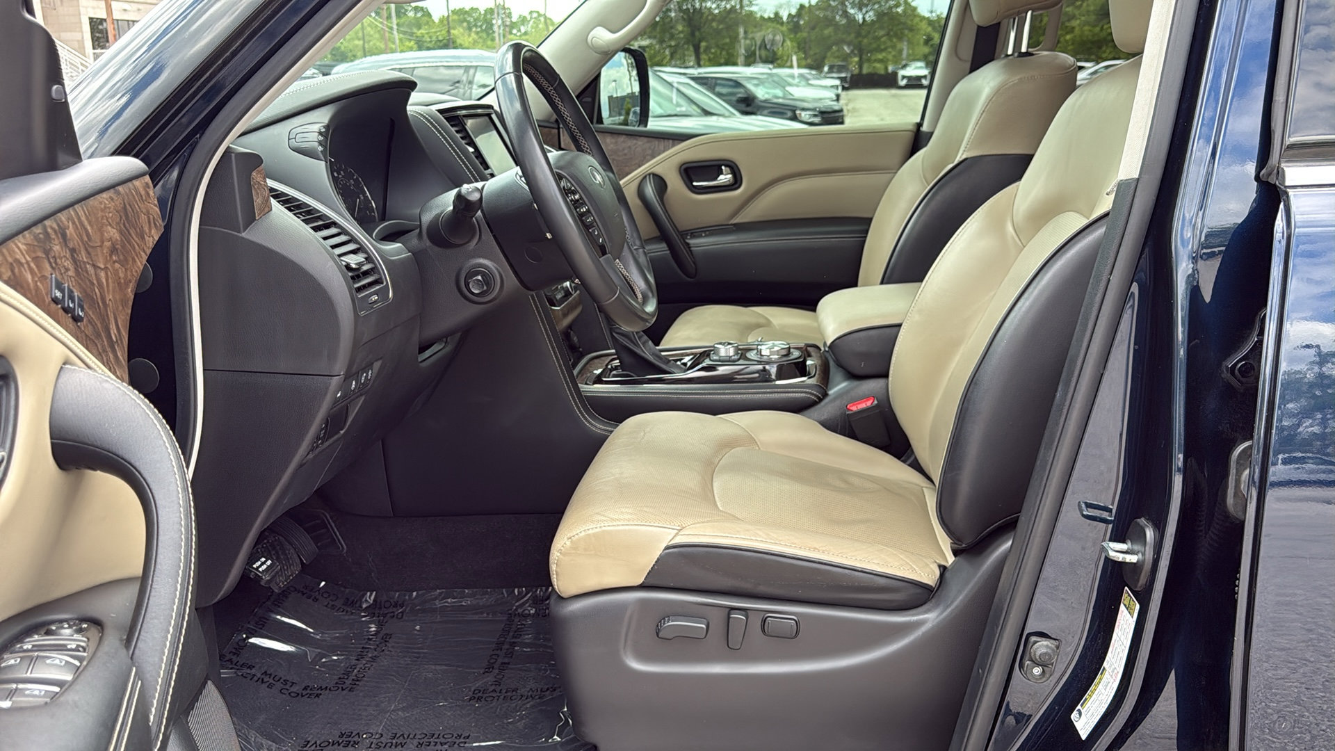 Used 2021 INFINITI QX80 Premium Select w/ All-Season Package AWD/4WD image 8