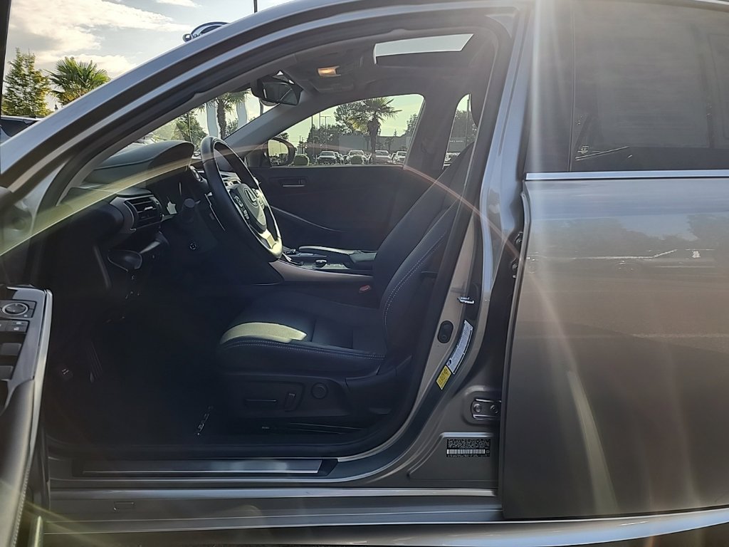 Used 2019 Lexus IS 300 AWD w/ Navigation Package image 8