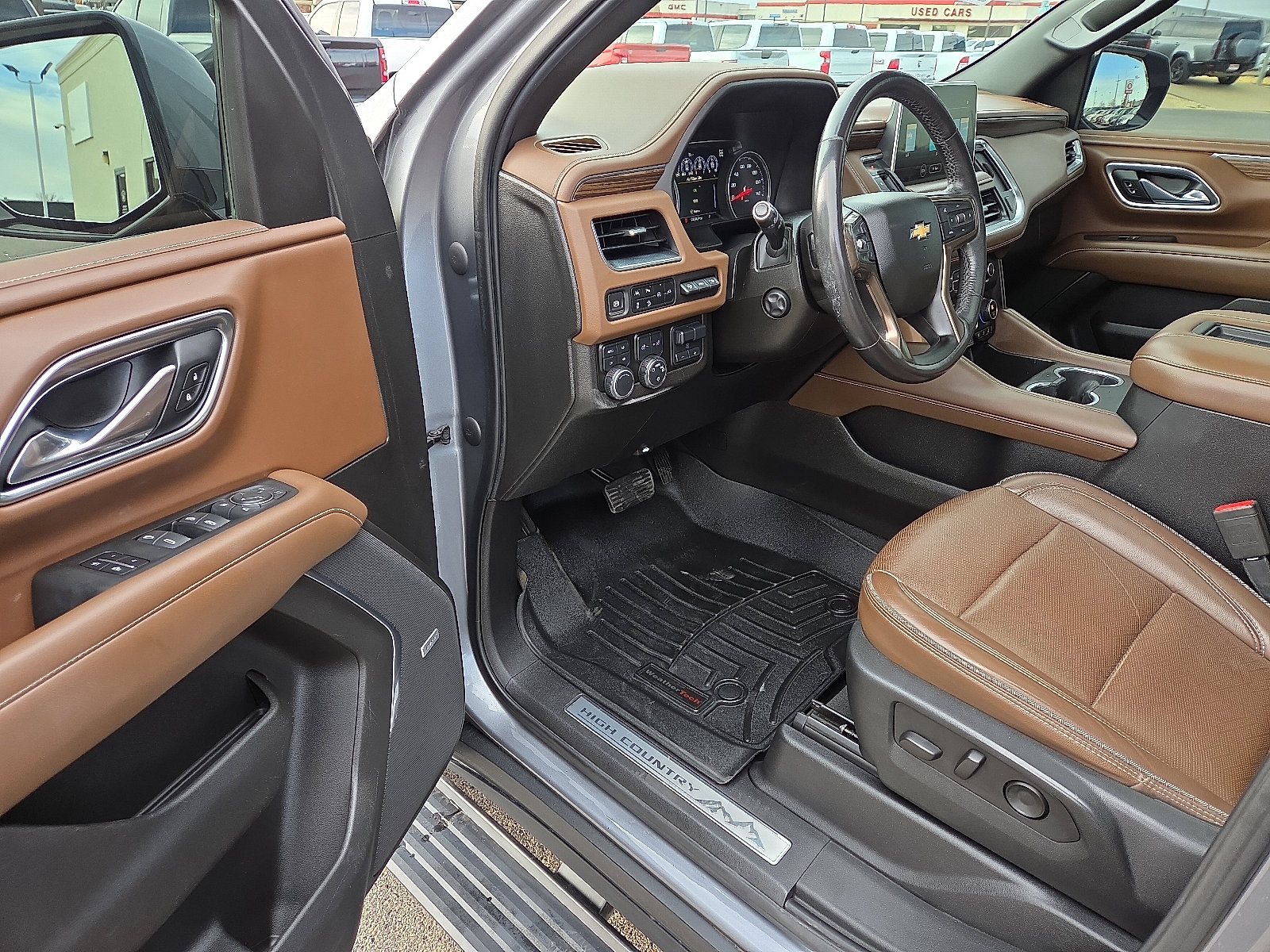 Used 2021 Chevrolet Suburban High Country w/ Premium Package image 11