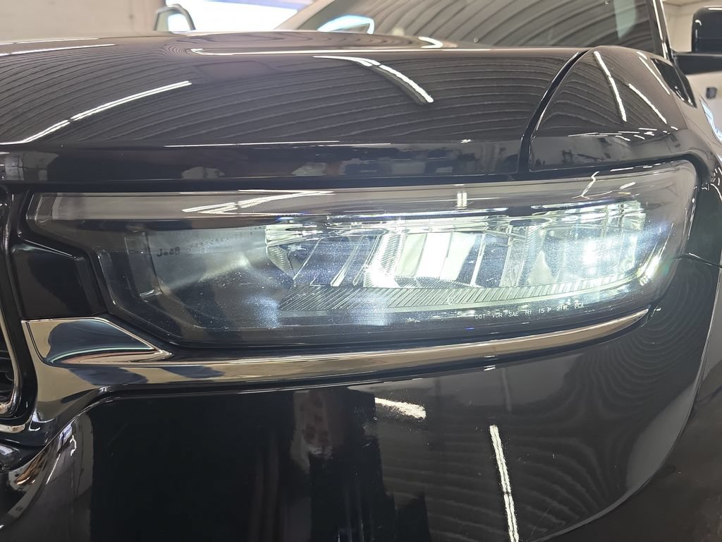 Used 2023 Jeep Grand Cherokee L Limited AWD/4WD image 32