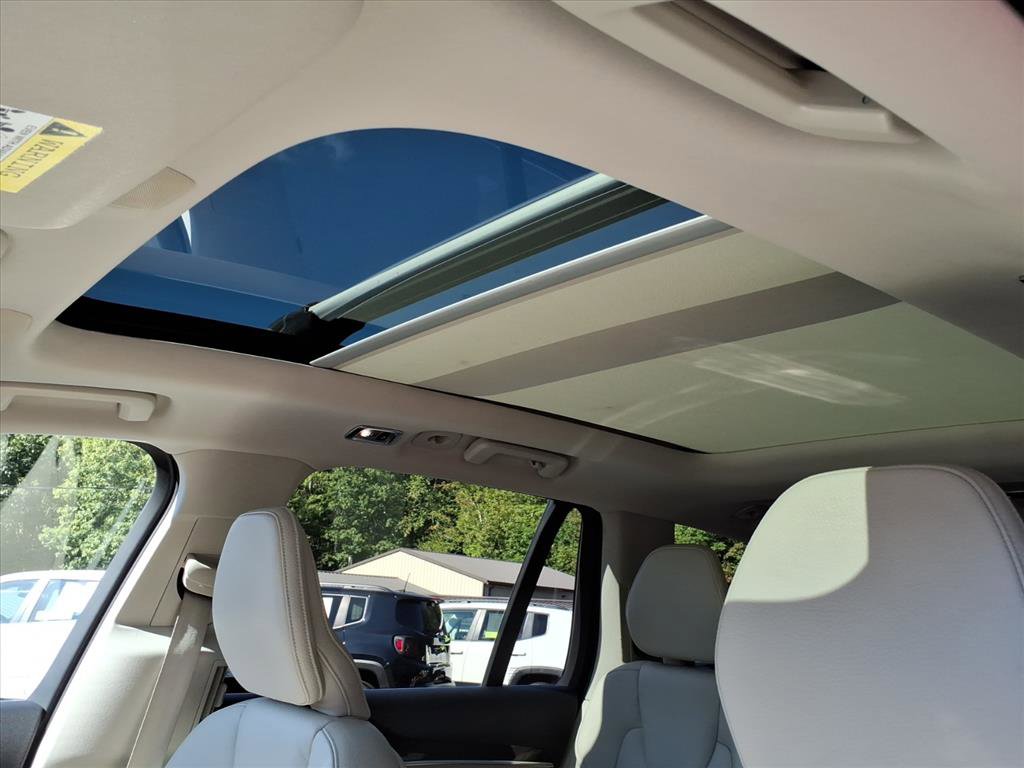 Used 2019 Volvo XC90 T6 Momentum w/ Advanced Package image 9