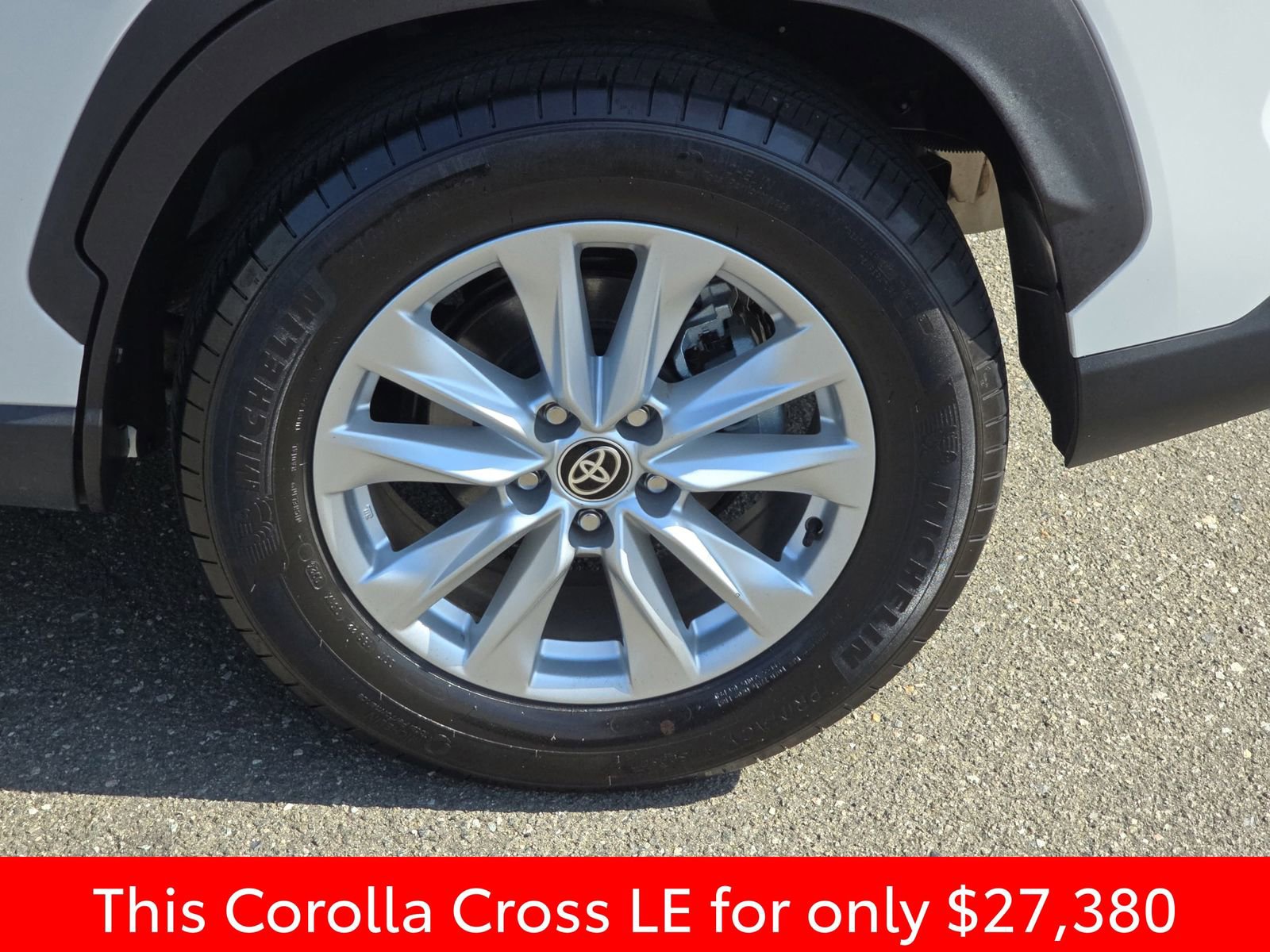 Used 2024 Toyota Corolla Cross LE AWD/4WD image 37