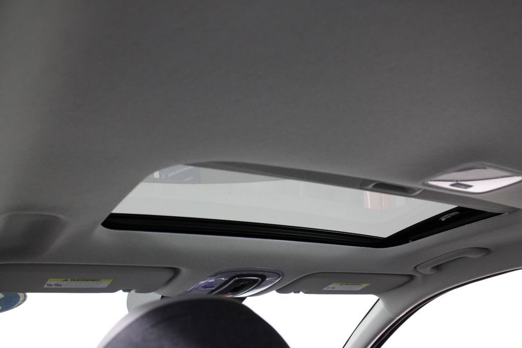 Certified 2025 Hyundai Elantra Limited image 21