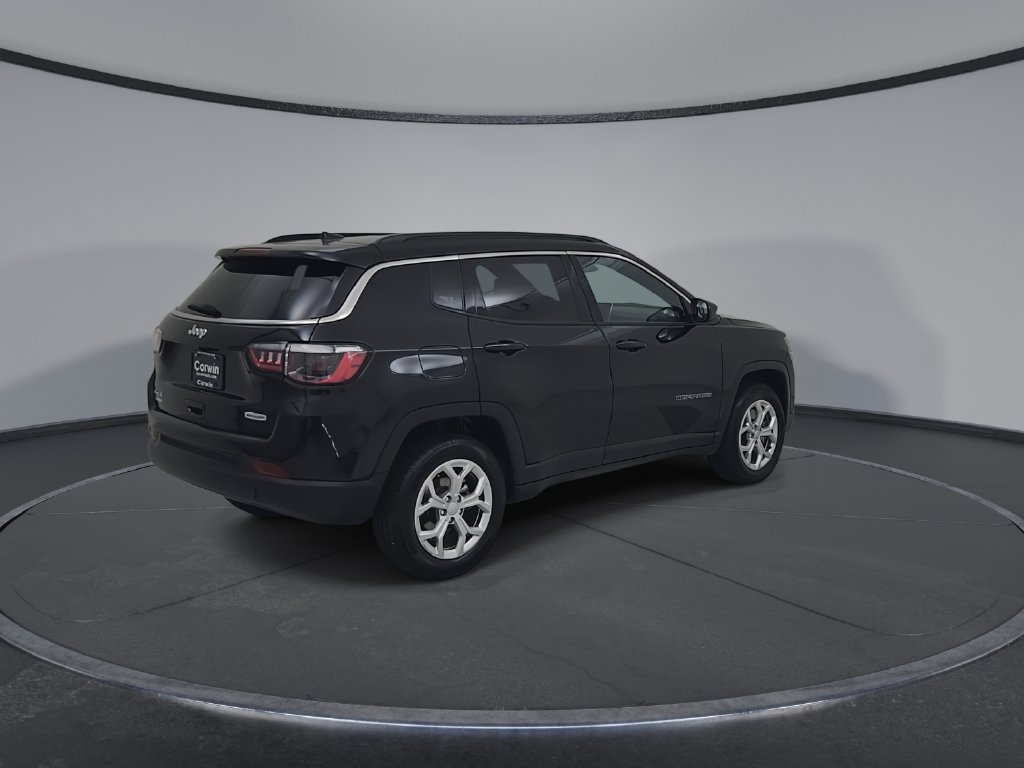 Certified 2024 Jeep Compass Latitude AWD/4WD image 17