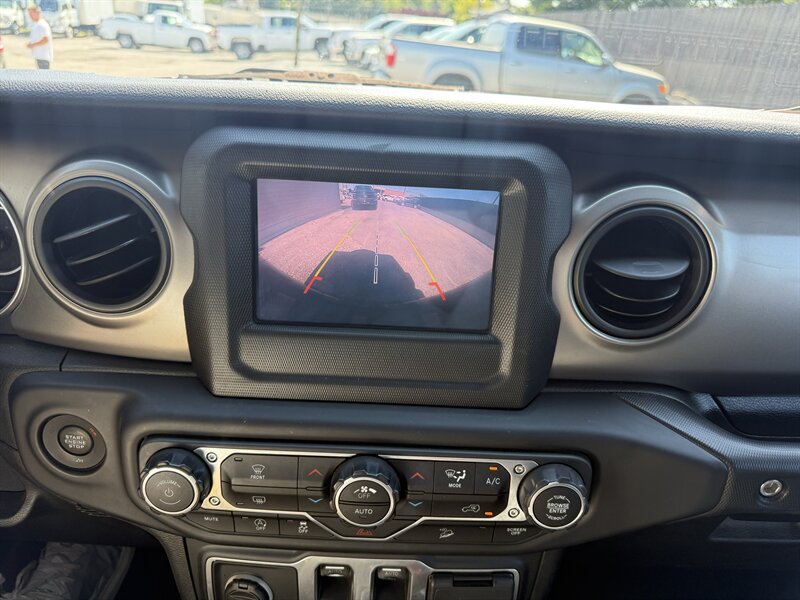 Used 2018 Jeep Wrangler Sport AWD/4WD image 5