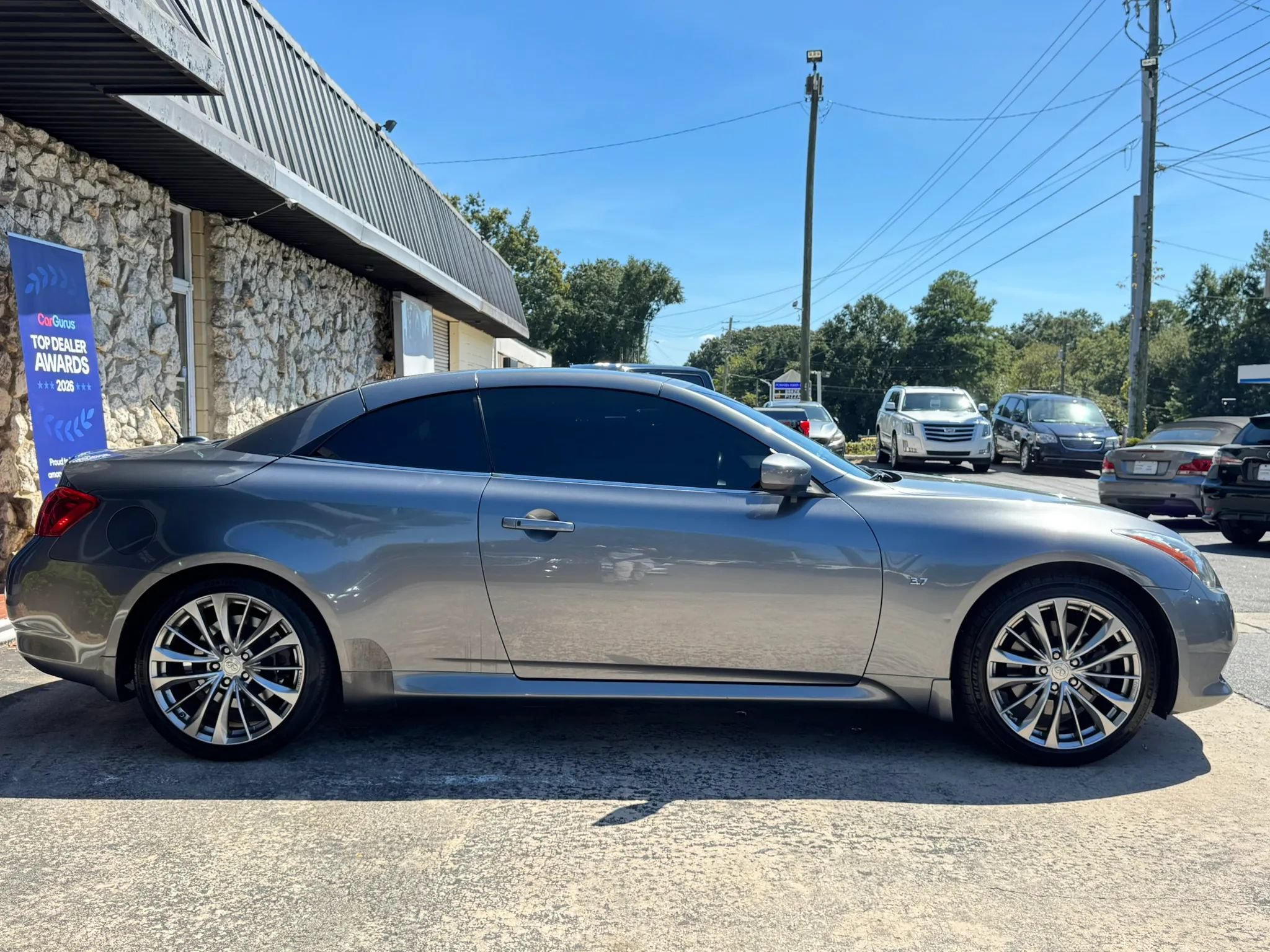 Used 2015 INFINITI Q60 Convertible w/ Premium Package RWD image 8